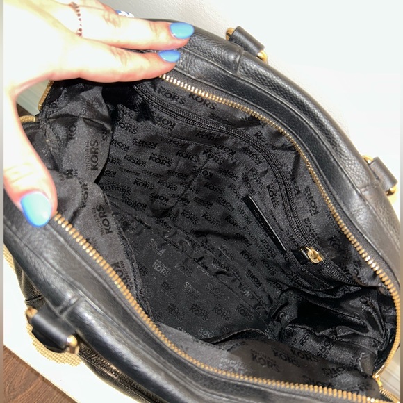 Michael Kors purse and makeup bag - Picture 4 of 5